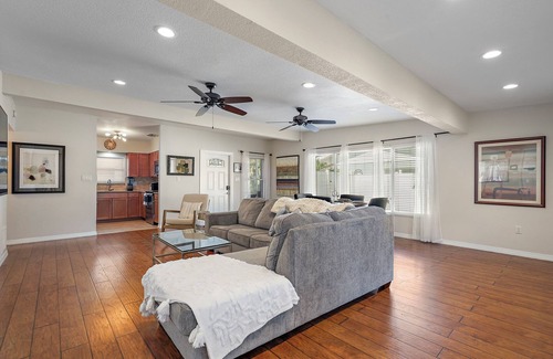 South Pinellas Community Council House | 3 BR Retreat in St. Pete's - Close to beaches!