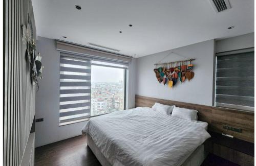 Ba Dinh Apartment | 3 Brs APT- Lake View - Free Laundry - Fast wifi