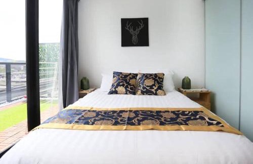 Canberra City Centre Apartment | 3 BRs topfloor view@Heart of Canberra free parking