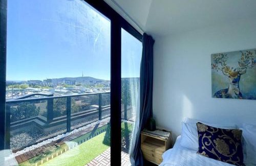 Canberra City Centre Apartment | 3 BRs topfloor view@Heart of Canberra free parking