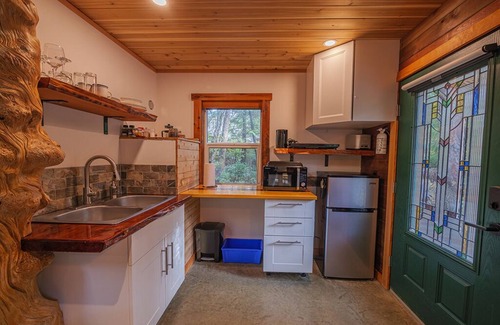 Ucluelet Cabin | #3 CABIN COUPLES KING BED HOTTUB BEACH