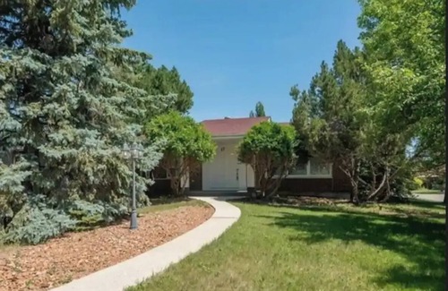 Winnipeg House | 3 cozy bedrooms- 2 bathrooms (main floor)nn