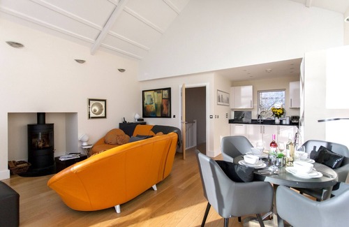 Cirencester House | 3 Howells Mere, Lower Mill/2 bed/2bath/4 +1 child on z bed + infant spa/pools