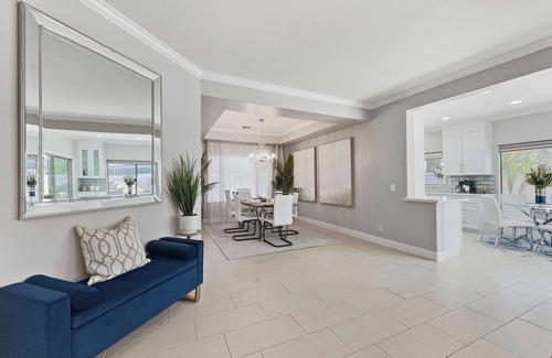 Queenland Manor House | 3 King Rooms, Sleeps 12 Heated Pool, Waterslide Paradise! Disc. Avail.