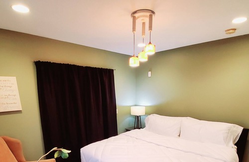 Justice House | 3 Kng, 1 Qn, 1 Full, 3air Bds | Private Basketball Court | FreePKG