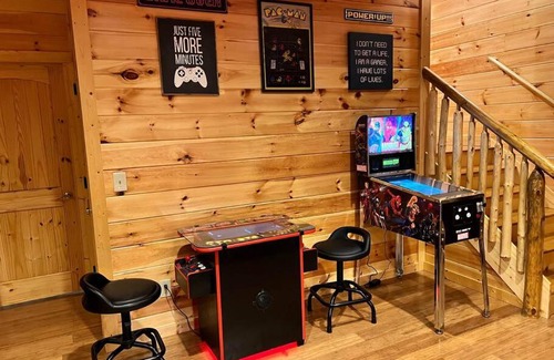 Chalet Village North House | * 3 Master BR, Views, Theater, Arcade, Pinball