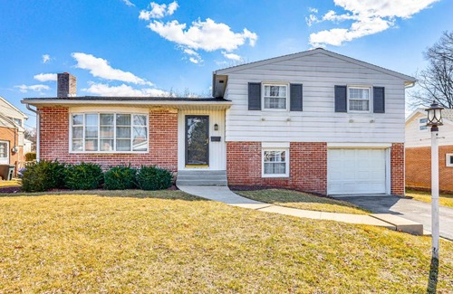 Sinking Spring House | 3 Mi to Berkshire Mall Suburban Stay with Yard!