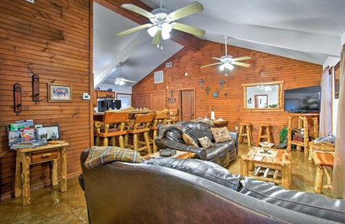 Broken Bow House | 3 Mi to Broken Bow Lake Cabin with Hot Tub and Deck!