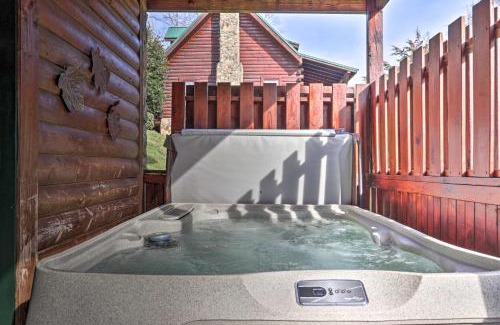 Sevierville House | 3 Mi to Dollywood Hot Tub Hideaway in Smoky Mtns