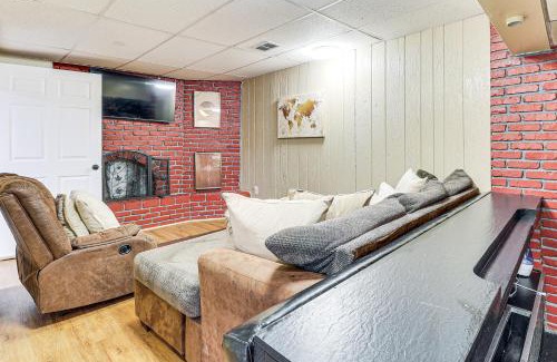 Pleasant Hills House | 3 Mi to South Park Quiet Pittsburgh Area Getaway