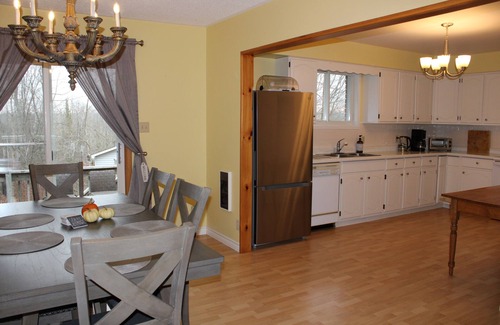 Sauble Beach House | 3 minute walk to 11 kms of Sauble Beach and World-Class sunsets!