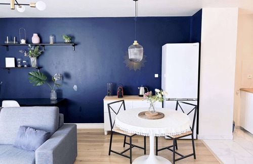 Vanves Apartment | 3 minutes from metro, sleeps 2, and parking at Porte de Versailles 3 stars