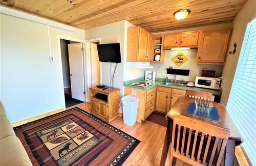 Custer Cabin | #3 Moose Cabin at Ponderosa Place