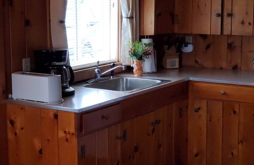 West Boothbay Harbor Cottage | 3 one-bedroom fully equipped cottages with free WIFI/weekly rental
