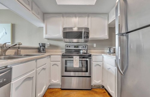 Downtown Austin Apartment | 3 Perfect Loft w/Kitchen & Balcony | Walk to Restaurants & Convention