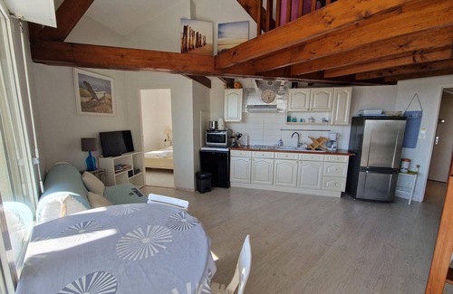 Port District Apartment | 3-room duplex near the beach with parking - sleeps 4