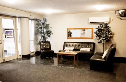 Quartier des Spectacles House | 3 x Junior Corner Queen Room at Hotel Saint-Laurent Montreal