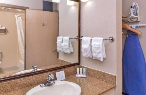 South San Francisco Hotel | 3 x Non-Smoking Two Queens Room at Hotel Nova SFO By FairBridge