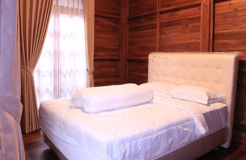 Tajur Halang Hotel | 30 minutes to Bogor Botanical Gardens