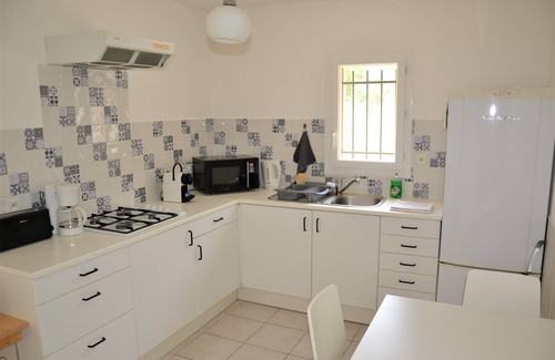 Bagnols-en-Foret Cottage | 300 sq feet apartment (2 rooms) for 2-3 persons, swimming pool, garden, quiet