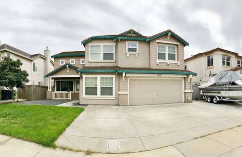 Modesto House | 3000+ Sq. ft Spacious & Quiet House in Modesto