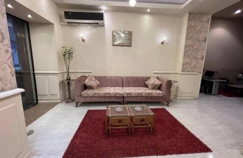 Muharam Bik Apartment | 309 Golden Hoster Downtown