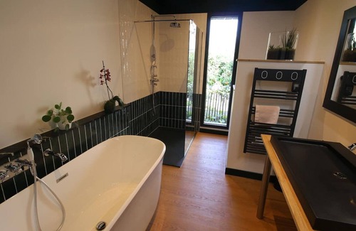 La Ferte-Saint-Aubin Bed & Breakfast | 30s-style guest room with breakfast included, 180 cm bed, Wifi