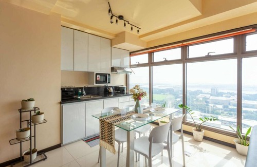 Pasay Condo | 32G Bayview Executive, Radiance Manila Bay