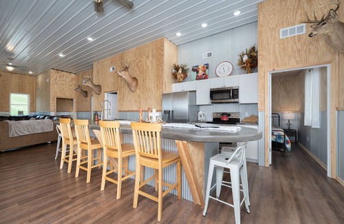 Jonesville House | 331 Acres of Comfort & Rest, ❤ of the Bluegrass- 12 mins from ARK w/Hot Tub