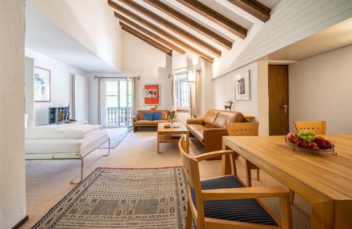 Vulpera Apartment | 3403 Heimelige Wohnung mit viel Dachschraege