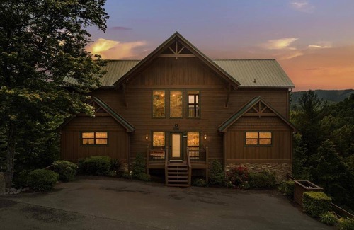Pigeon Forge Cabin | 344 m² Cabin ∙ 5 bedrooms ∙ 16 guests