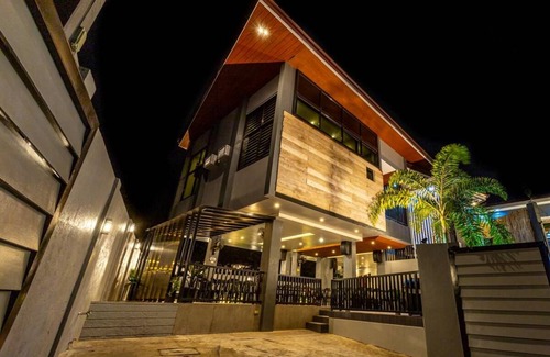 Calamba Villa | 350 m² Villa ∙ 6 bedrooms ∙ 30 guests