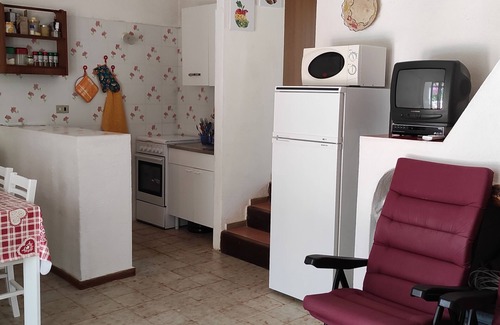Villaggio Mandorli House | 350 mt from Campus, small bungalow with outdoor space surrounded by greenery.