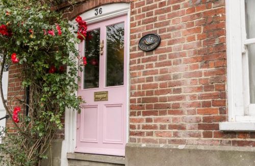 Downton House | 36 High Street