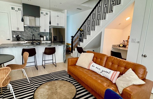 Oak Cliff House | 3B3.5B/4Beds Rooftop Skyline Balcony near Bishop Arts in Dallas