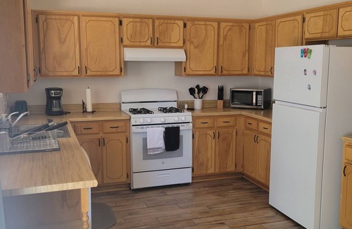 Sierra Vista House | 3bd/2ba Quiet neighborhood home centralized for all your travel desires.