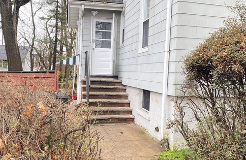 Teaneck Apartment | 3bedroom apartment in Teaneck with AC, WiFi, 12 miles from Times Square NYC.