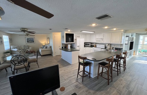 Hudson House | 3BR 2B Waterfront home for Snowbirds