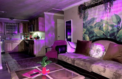 Magnolia House | 3BR Bohemian Home King/Queen+Free RV-Boat-Trailer Parking/Great for Long Stay!