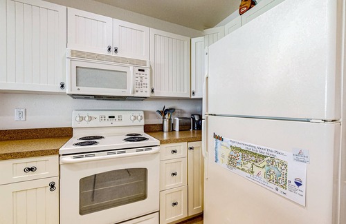 Bermuda Bay House | 3BR coastal retreat with pool, gym, W/D, & balcony