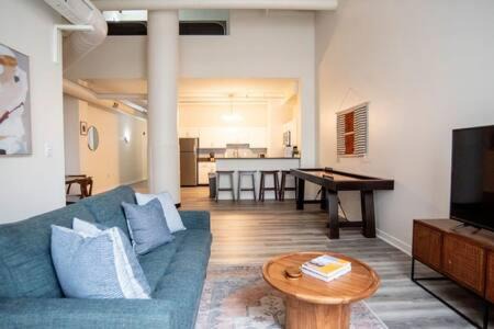 Mile Square Apartment | 3BR CozySuites The Block Direct Skybridge Access#2