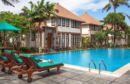 Central Seminyak Villa | 3BR Desamuda Villa Holiday With Family AT