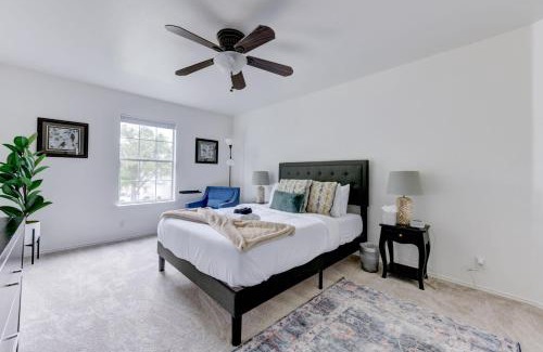 Austin House | 3BR family home with backyard