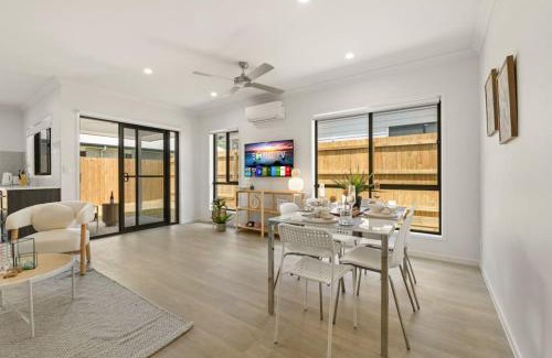 Browns Plains House | 3BR home with cozy interior design
