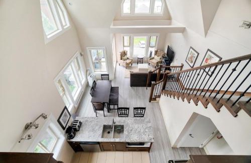 Harrison Hot Springs Apartment | 3BR Lake Home Amazing View
