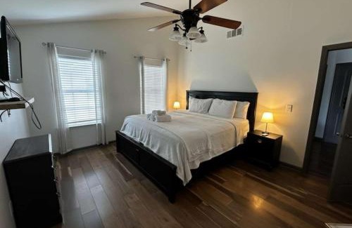 Old Hickory House | 3BR Lakefront in Nashville with BBQ & Hot Tub