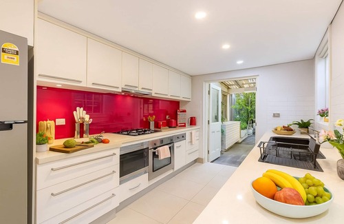 Glebe House | 3BR Retro Escape ICC & Darling Harbour