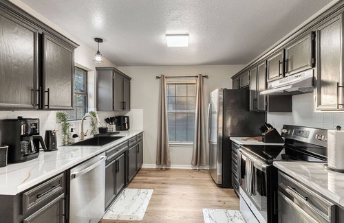 Killeen House | 3BR Smart Home w/Alexa + Backyard Retreat