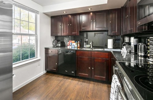 Countryside House | 3BR TH 40 Mins from DC, Pets OK, Fenced Yard
