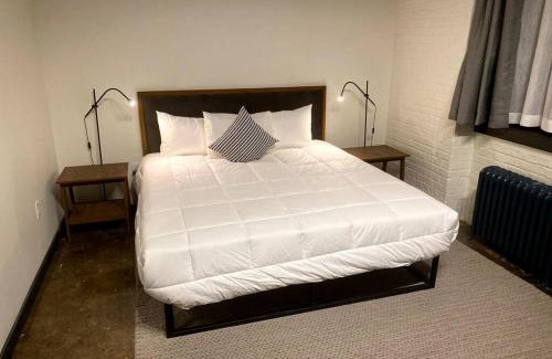 North Oakland Apartment | 3E-Spacious close to PITT/CMU/Carlow, Sleeps 4